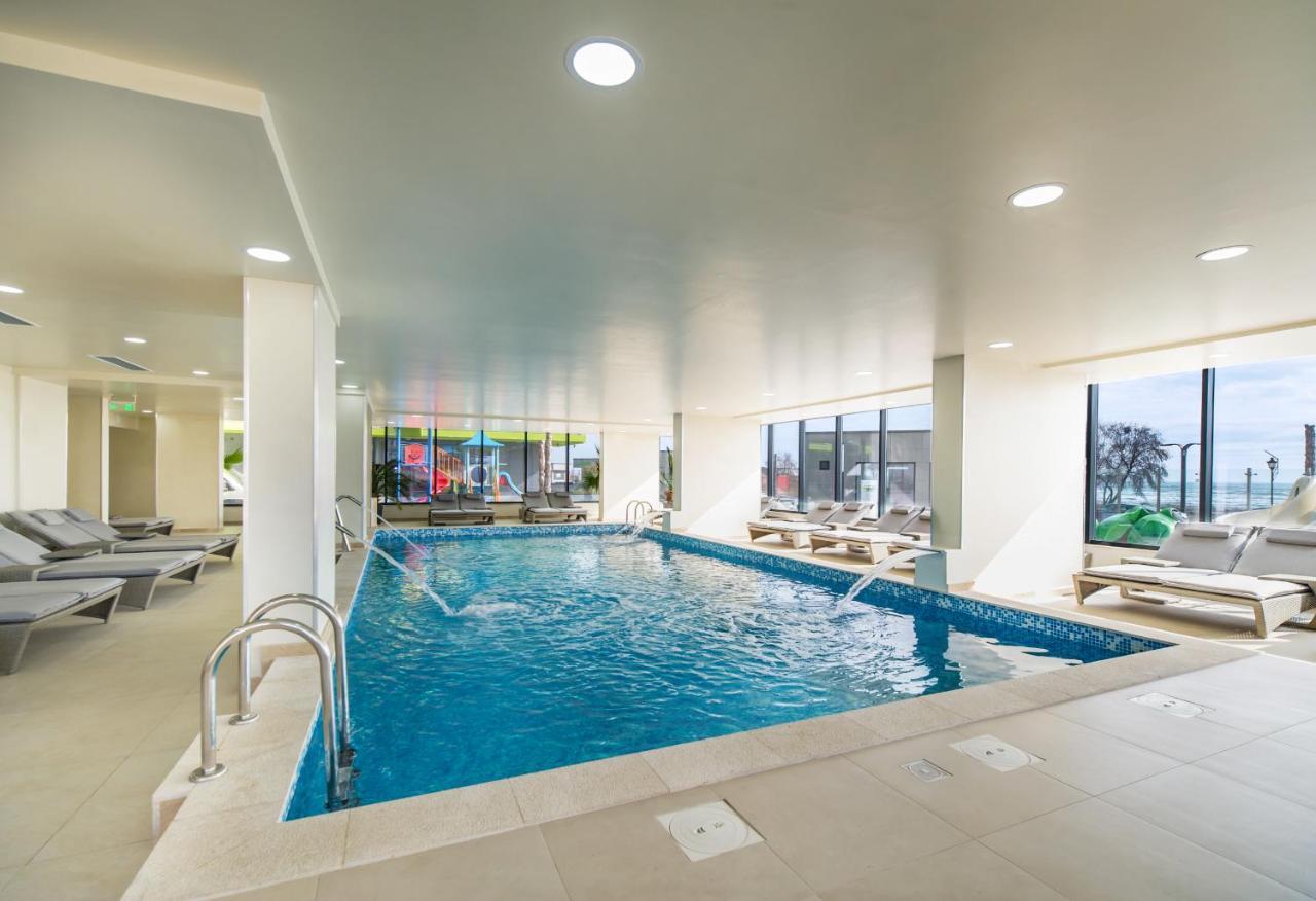 Submarine Apartment Spa N Pool Beach Resort Năvodari Exterior foto